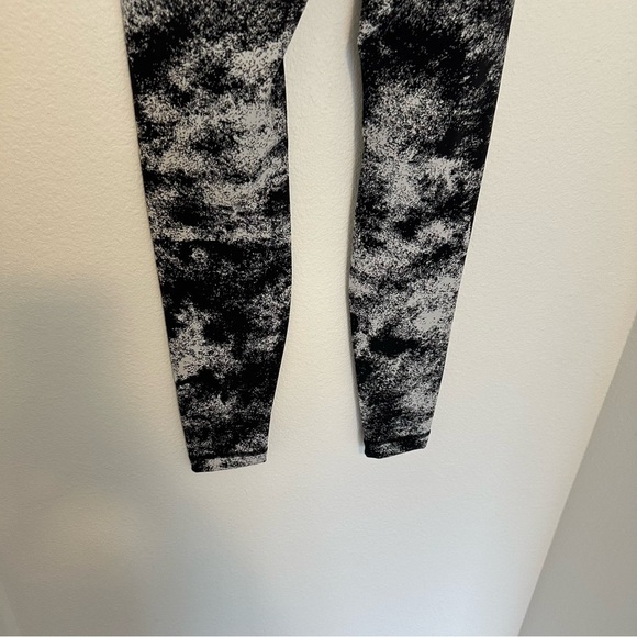 Lululemon Wunder Under Super High-Rise Leggings Jacquard Black & White Size 6 - Picture 10 of 11